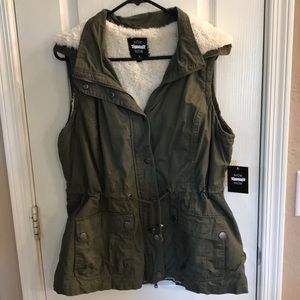 NWT - NOK NOK Army Green Hooded Faux Fur Lined Military Utility Vest – size XL